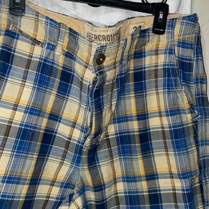 Abercrombie and finch shorts size 34